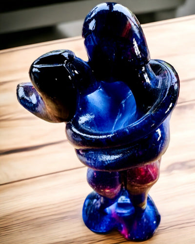 Abbraccio Cosmico - Statuetta in Resina con Opzione di Incisione