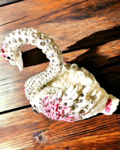 Elegante Scrigno "Gioiello del Cigno" - personalizzazione con incisione