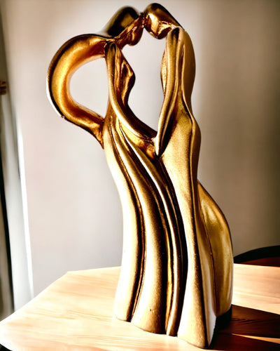 Scultura dell'Amore - "Passione Eterna" - Piccola Statua Decorativa di colore oro con Opzione di Incisione