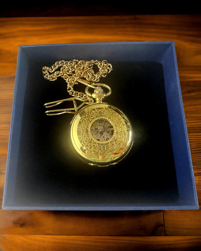 Orologio da Tasca Retrò Intagliato con Meccanismo a Carica Manuale, colore Oro con Scala Romana e Quadrante Luminoso, Stile Vintage