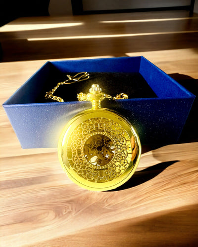 Orologio da Tasca Retrò Intagliato con Meccanismo a Carica Manuale, colore Oro con Scala Romana e Quadrante Luminoso, Stile Vintage