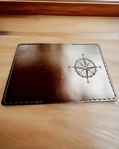 Custodia "Viaggiatore" - Confezione in pelle per passaporto, personalizzazione con incisione - 2 varianti di colore