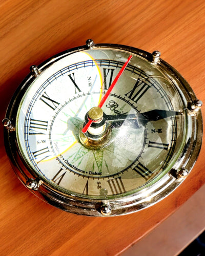 Bailey Compass Clock - Elegante Orologio con motivo Bussola con Possibilità di Incisione