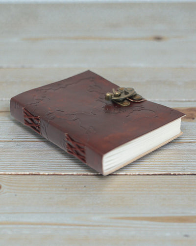 Taccuino in pelle con mappa del mondo e cuciture (18x13 cm)