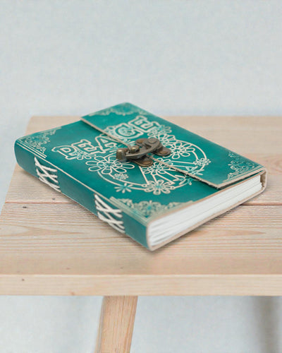 Taccuino in pelle turchese „Pace” con cerniera – armonia e tranquillità (18 x 13 cm)