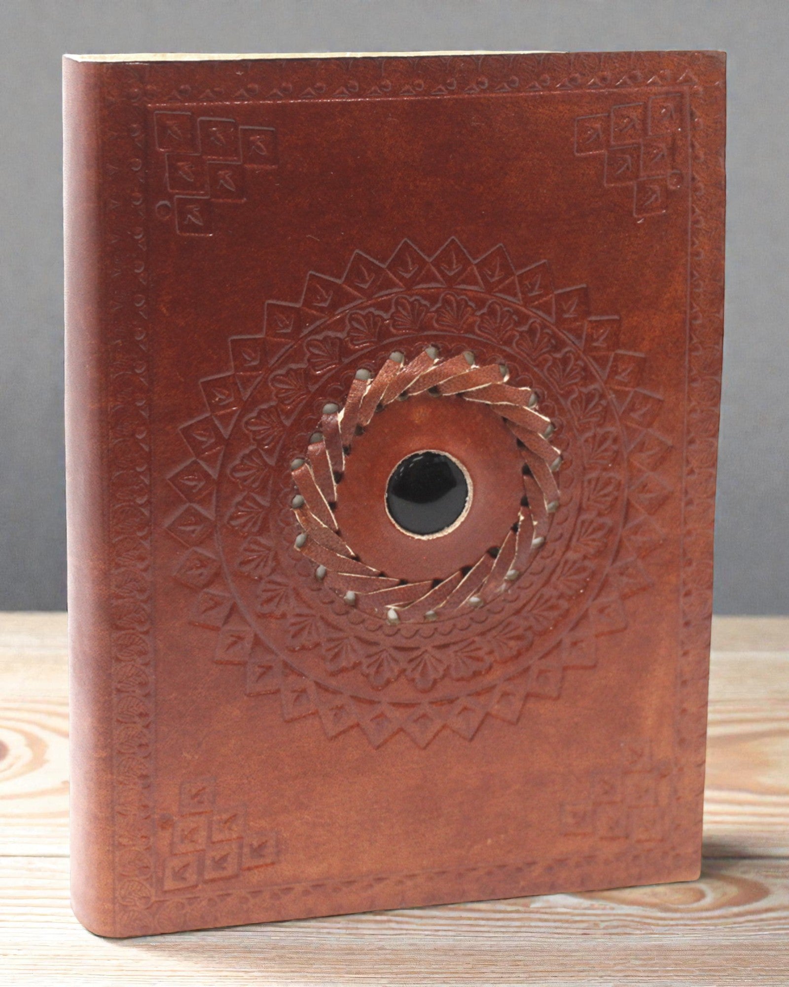 Umbra Mandala – Taccuino in pelle con onice nera