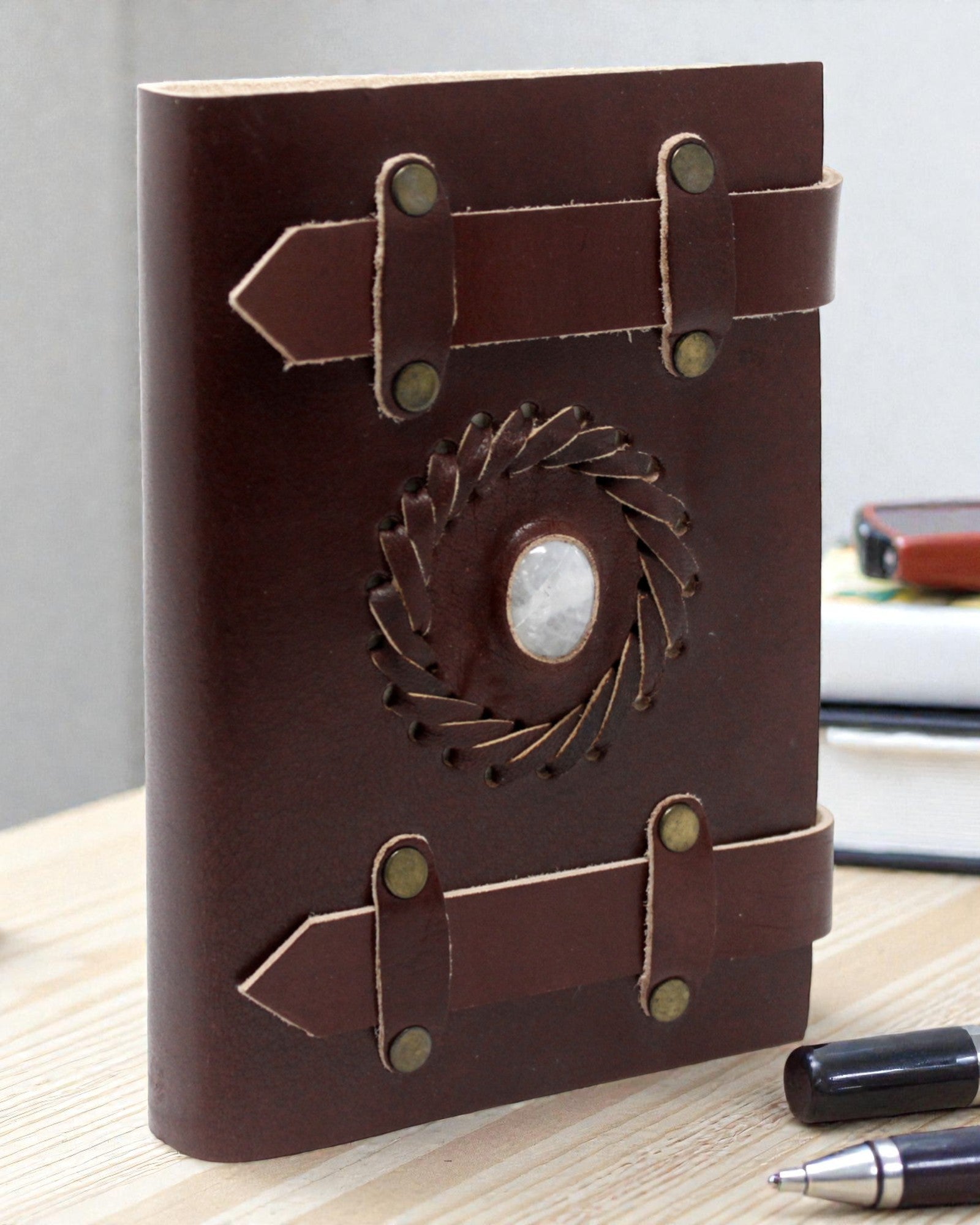 Taccuino in pelle Pietra di luna Luna con cintura – 15 × 10 cm