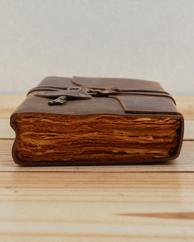 Taccuino in pelle oliata con chiave dei segreti – diario in stile d’epoca 13 × 18 cm