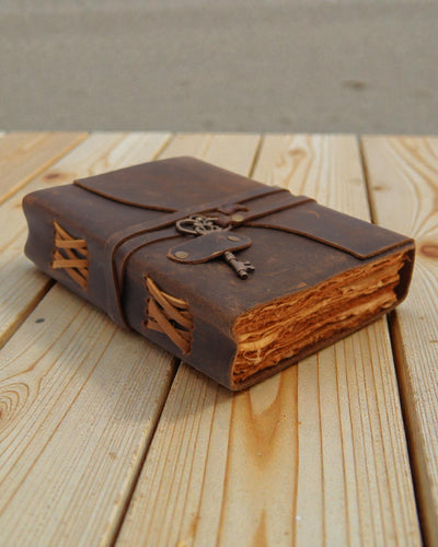 Taccuino in pelle oliata con chiave dei segreti – diario in stile d’epoca 13 × 18 cm