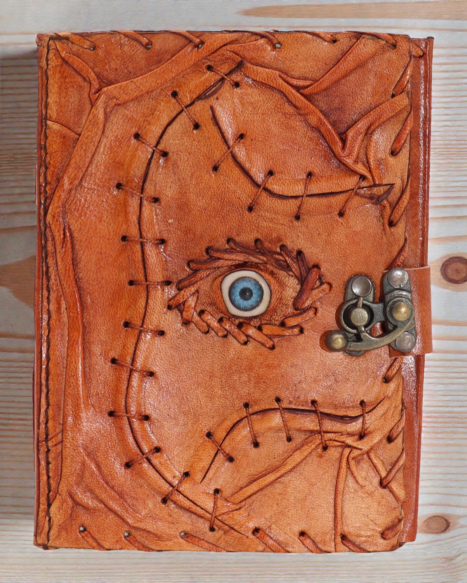 Oculus Noctis – Taccuino in pelle del malocchio con chiusura metallica