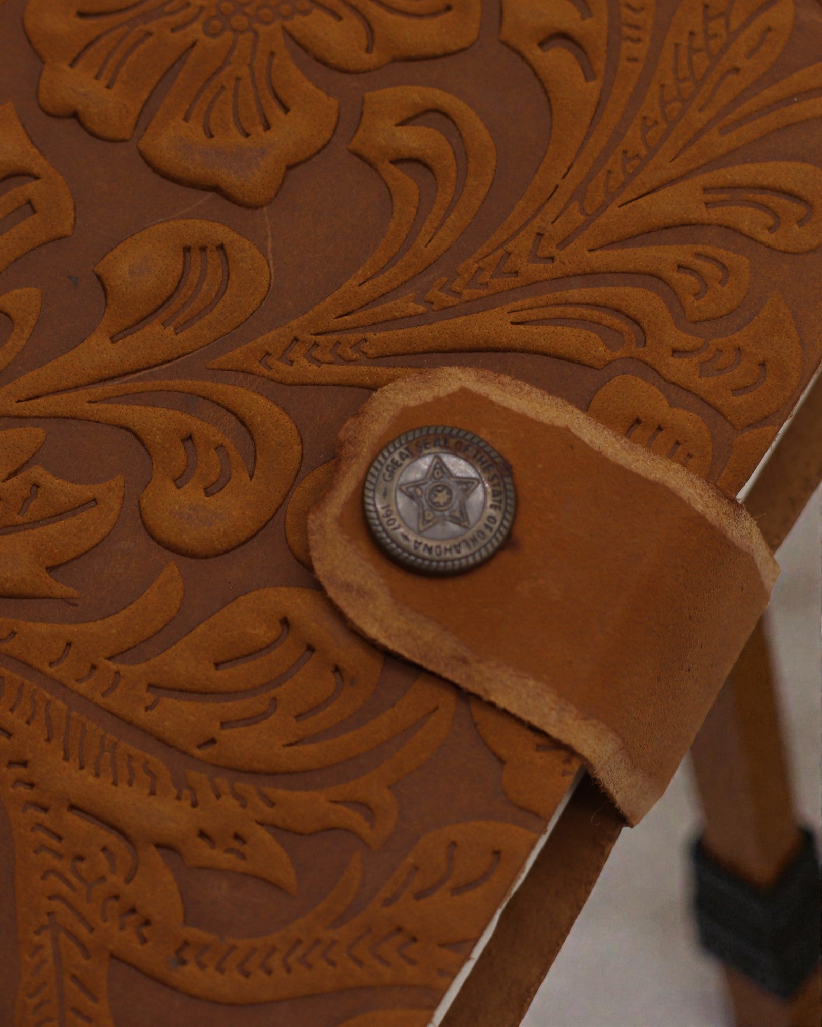 Taccuino in pelle con fiori goffrati – marrone (17,8 x 12,7 cm)