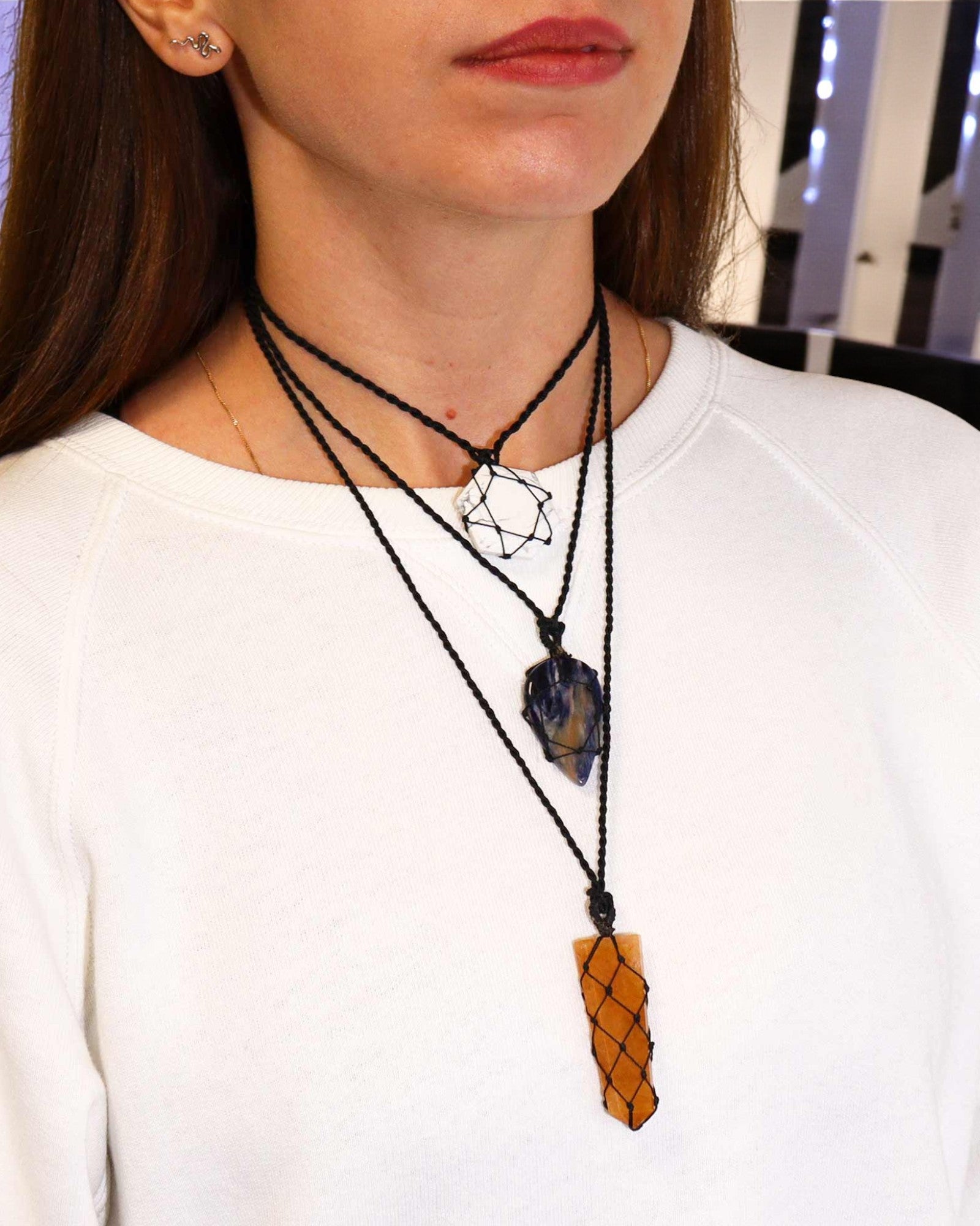 Equilibrio Bianco – Collana in Macramè con Howlite Bianca