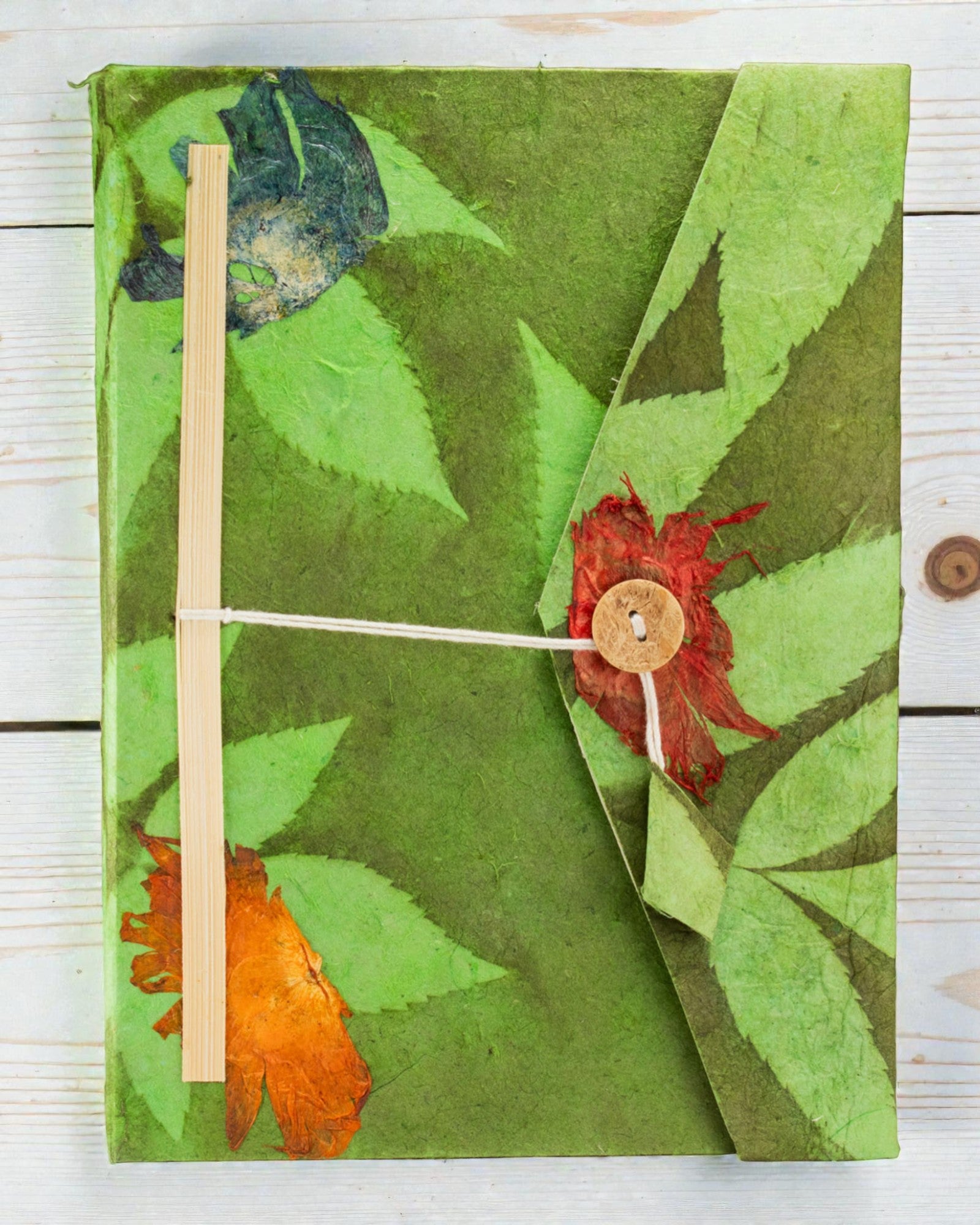 Notatnik Lokta a fiori, grassetto – Grande (21x15cm) – 45 fogli – Include segnanote – Verde muschio