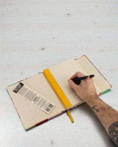 Taccuino Lokta a mosaico – Grande (21x15cm) – 45 fogli – Include segnalibro – Multicolore