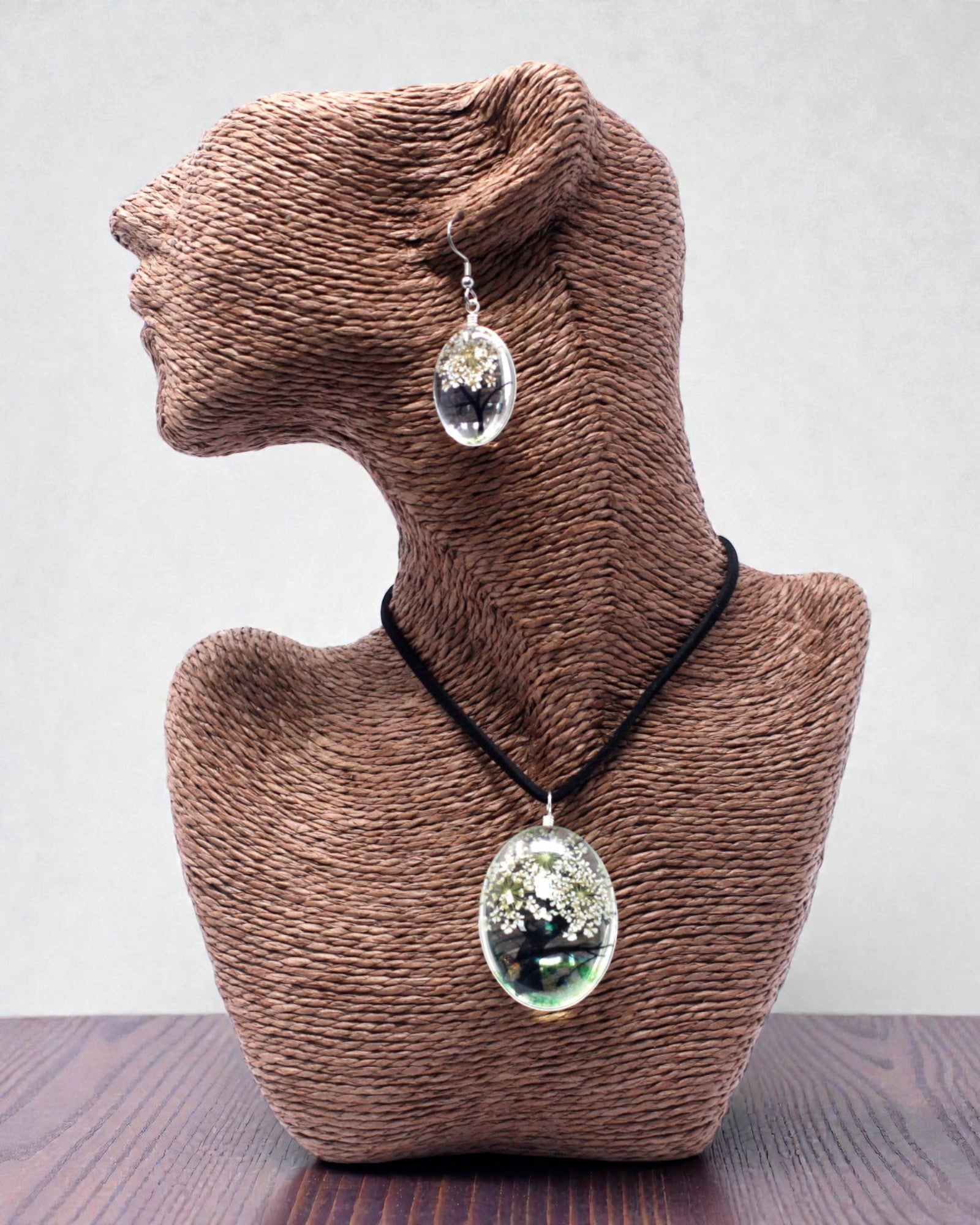 Armonia Bianca – Set di Gioielli Bianco con Fiori Essiccati Albero della Vita