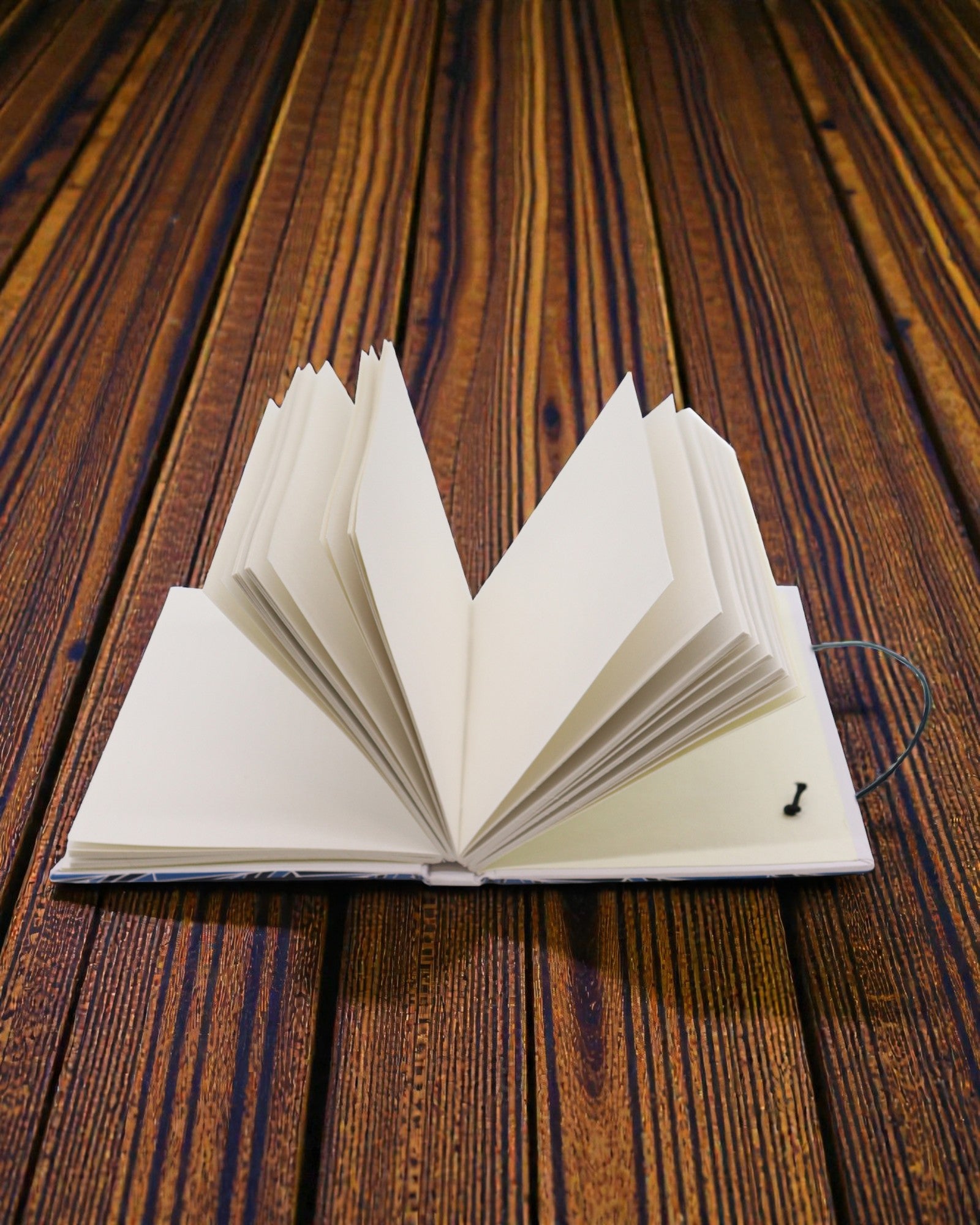 Waves Together – piccolo taccuino con cinturino e bottone in cocco 18 × 12,5 cm, 200 pagine