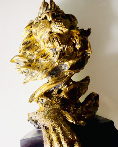 Leone Reale - Figura Decorativa Maestosa con Possibilità di Incisione, 2 varianti di colore a scelta, per regalo