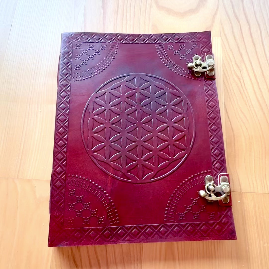 Taccuino in pelle Mandala della Vita Grande – Fiore della Vita goffrato a mano 25 × 33 cm