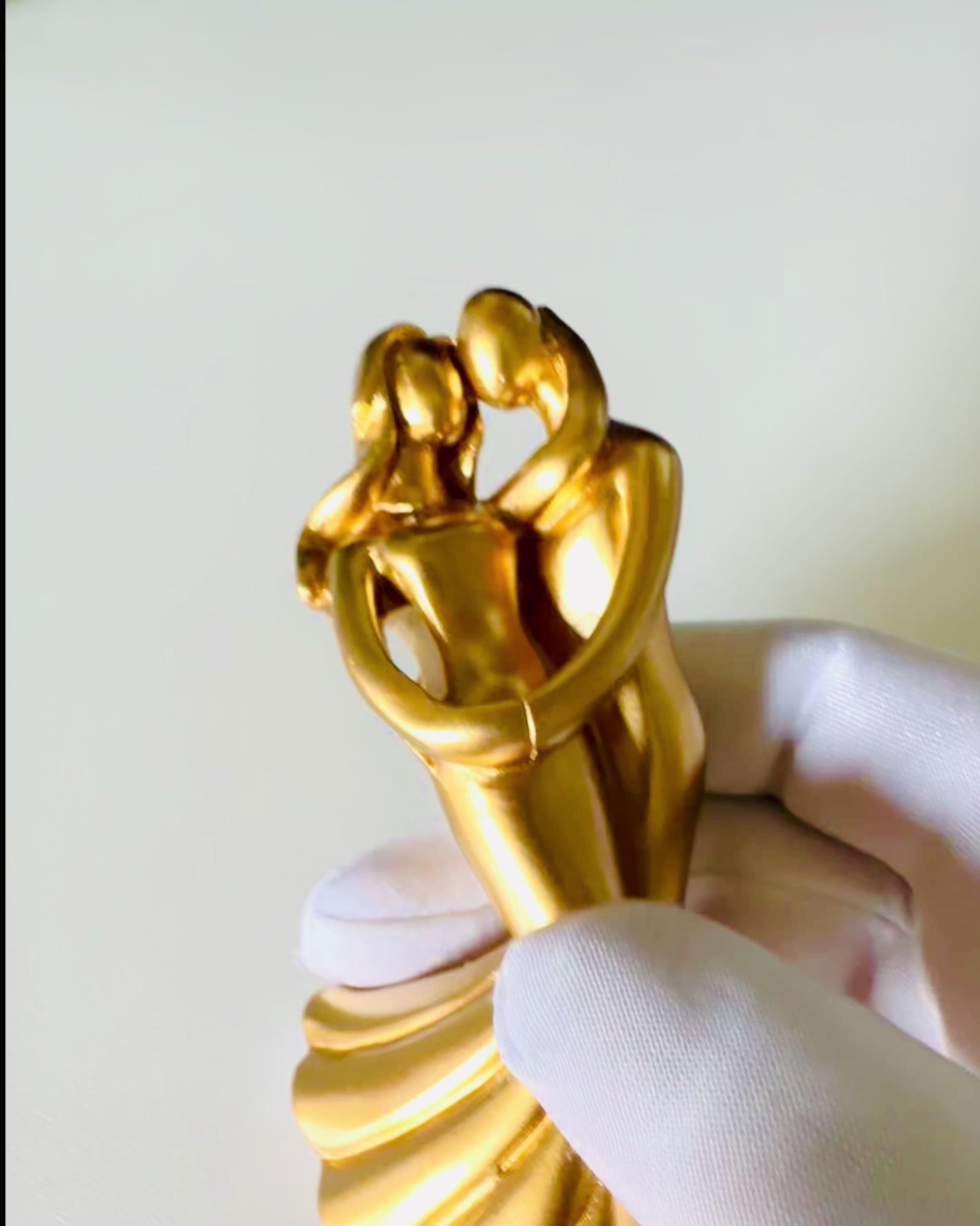 Złoty Taniec Miłości - Piccola Statua Decorativa con Opzione di Incisione