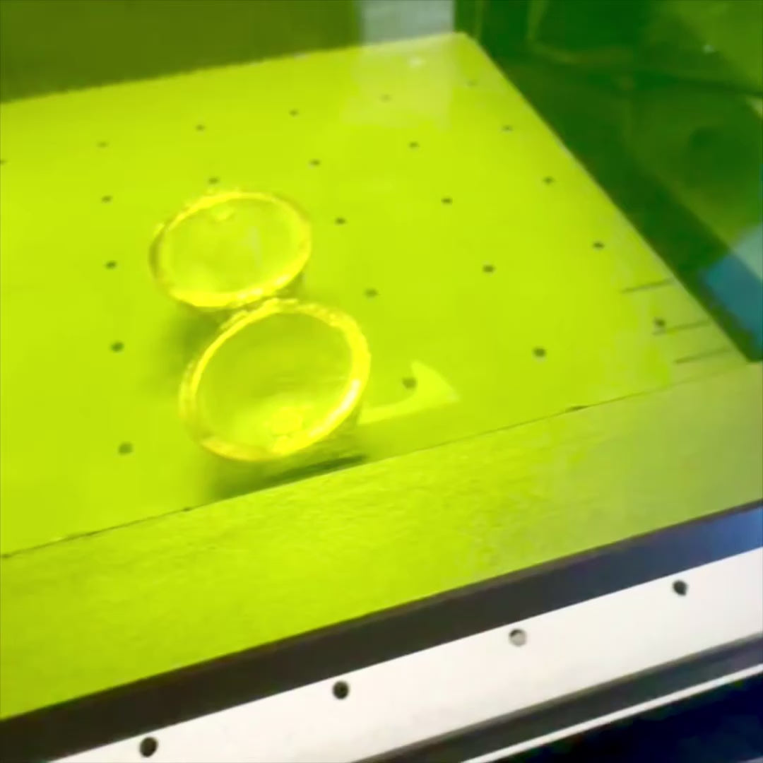 Esclusiva scatola uovo Fabergé in metallo con cristalli bianco-oro con possibilità di personalizzazione tramite incisione