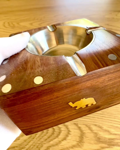 Rhino – Posacenere artigianale in legno di shisham e ottone, 11 cm di larghezza, con possibilità di personalizzazione tramite incisione