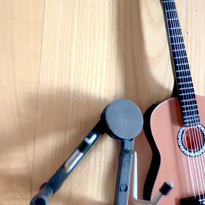 Mini Chitarra Classica con Incisione - Decorazione in Legno di Mogano 25 cm
