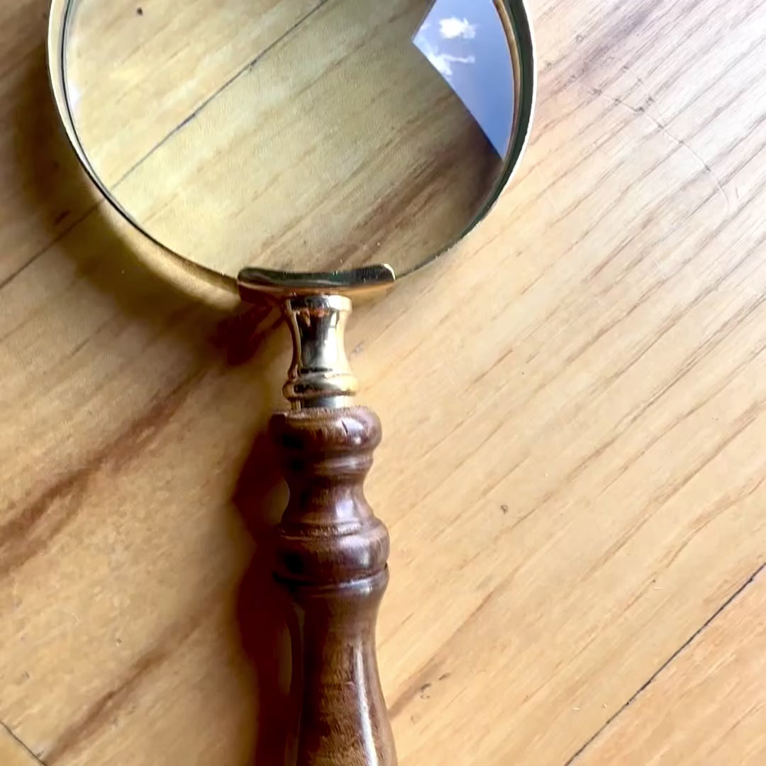 Lente d'ingrandimento in ottone retrò con manico in legno - vetro ingrandente da 18 cm con possibilità di personalizzazione tramite incisione
