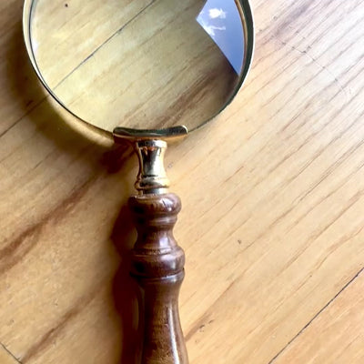 Lente d'ingrandimento in ottone retrò con manico in legno - vetro ingrandente da 18 cm con possibilità di personalizzazione tramite incisione