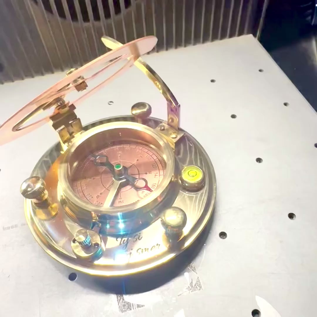 Bussola in ottone con orologio solare in elegante scatola di legno - regalo ideale con possibilità di personalizzazione tramite incisione - stile retrò, lavorazione classica, alta qualità