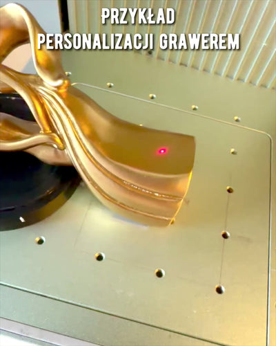 Scultura dell'Amore - "Passione Eterna" - Piccola Statua Decorativa di colore oro con Opzione di Incisione