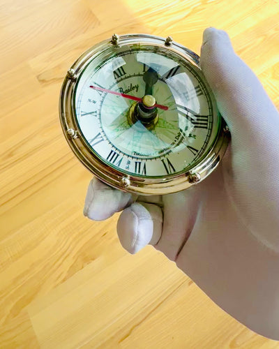 Bailey Compass Clock - Elegante Orologio con motivo Bussola con Possibilità di Incisione