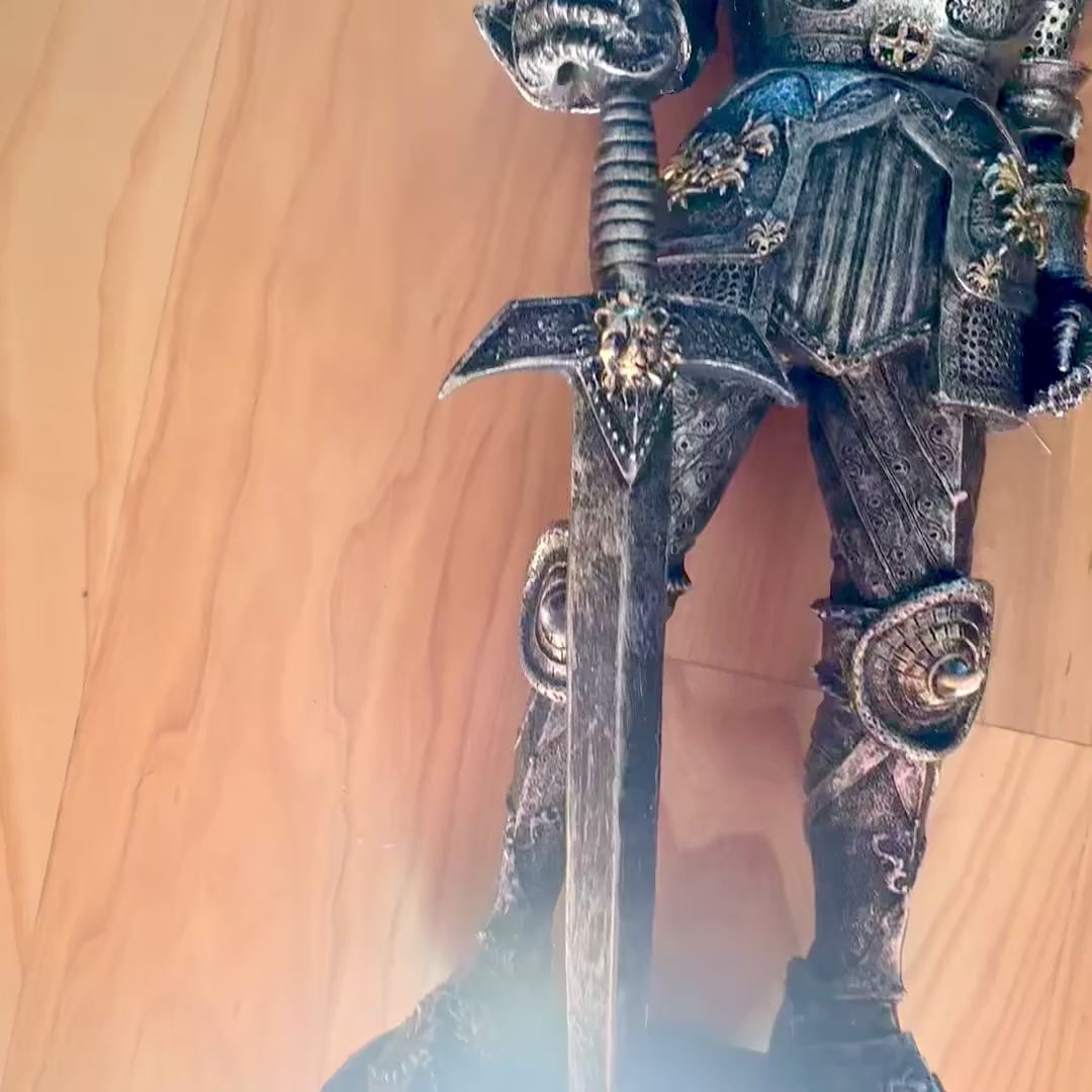 Statuina decorativa di cavaliere in armatura 39cm argento con possibilità di personalizzazione tramite incisione