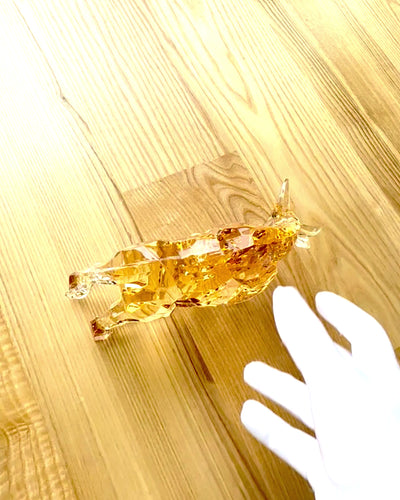 Statua "Złoty Byk" in resina, design trasparente, possibilità di personalizzazione