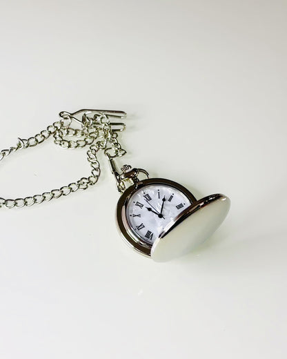Orologio da Tasca Classico con Numeri Romani e Catena, al Quarzo, Lucentezza in Acciaio - colore argento