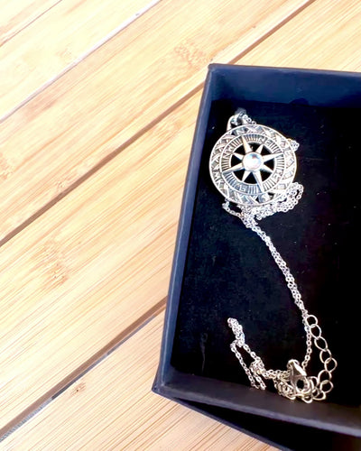 Amuleto del Viaggio Astrale – Collana in Argento con Incisione, personalizzazione per regalo