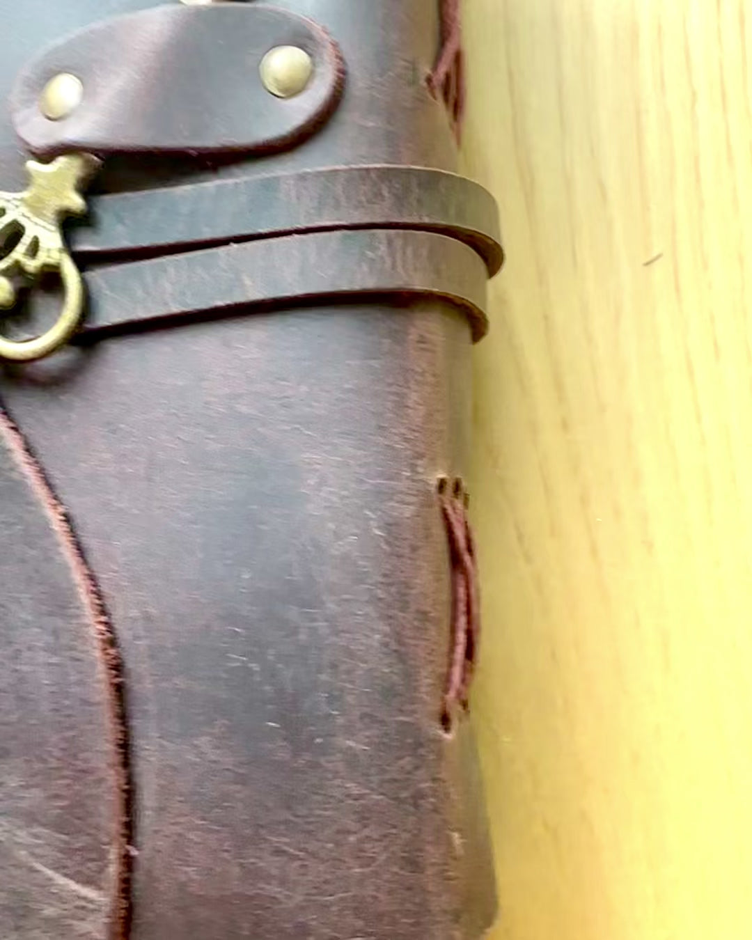 Taccuino in pelle oliata con chiave dei segreti – diario in stile d’epoca 13 × 18 cm
