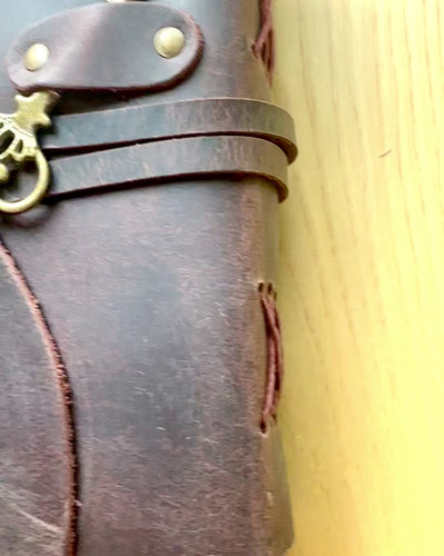Taccuino in pelle oliata con chiave dei segreti – diario in stile d’epoca 13 × 18 cm