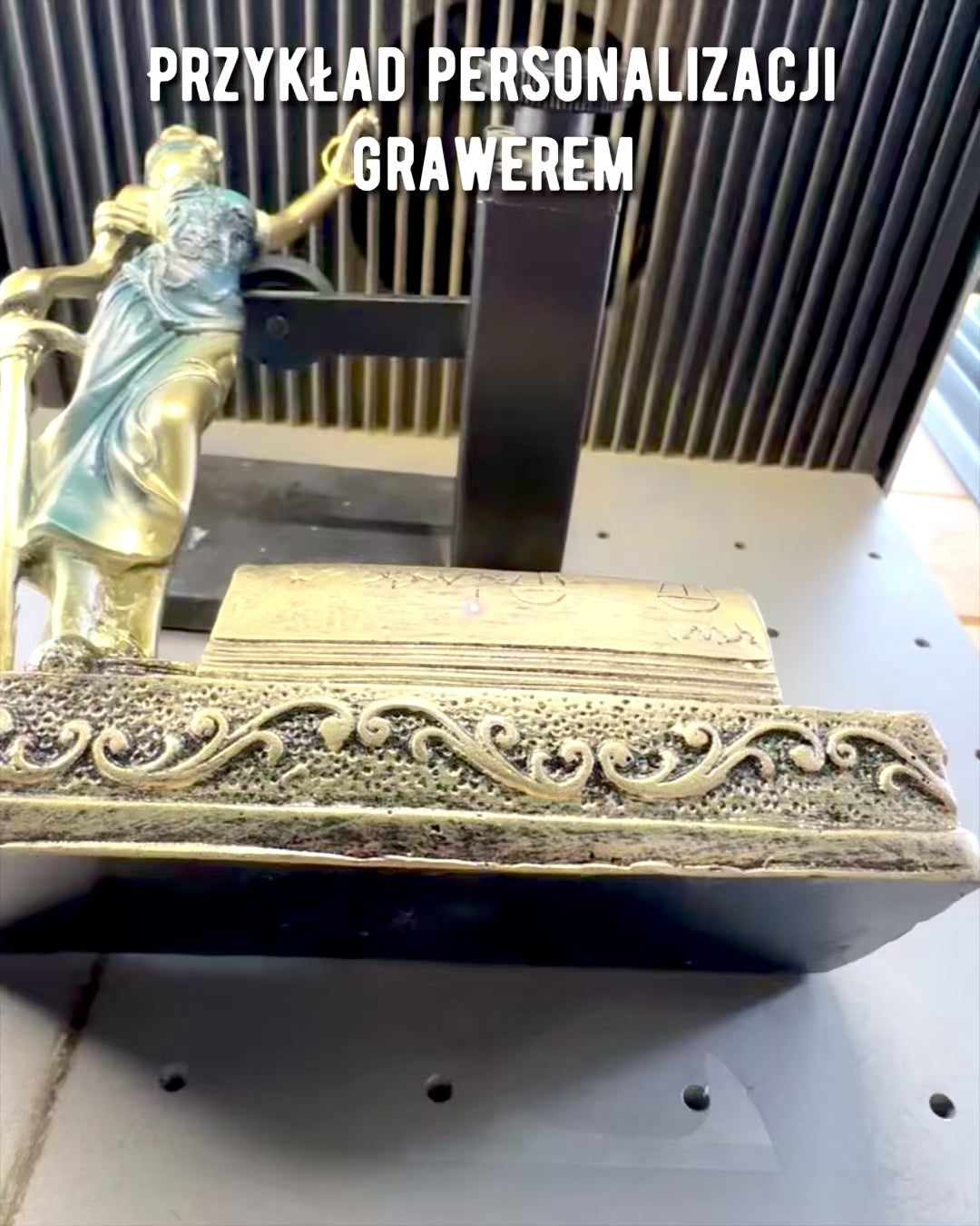 Statuetta "Justicia 2" - Dea della Giustizia – Decorazione Artistica per Scaffale, Artigianato in Resina, personalizzazione con incisione