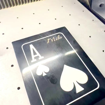 Elegante Set di Carte da Gioco con Incisione Personalizzata in Scatola Nera di Resina e MDF