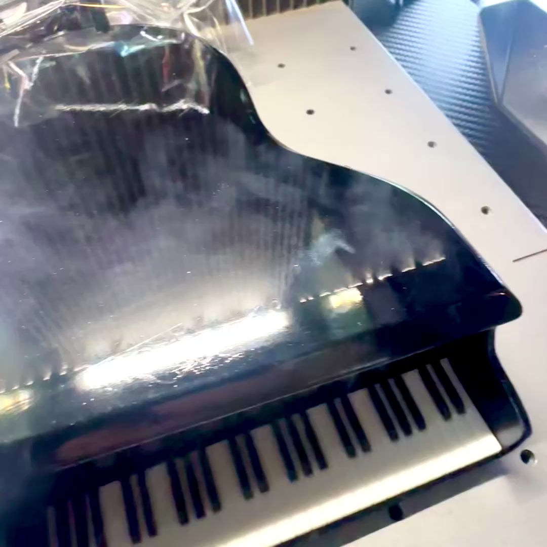 Mini pianoforte con possibilità di personalizzazione tramite incisione, nero, realizzato a mano in balsa, scala 1:10, ideale come regalo per pianisti e amanti della musica, altezza 8 cm