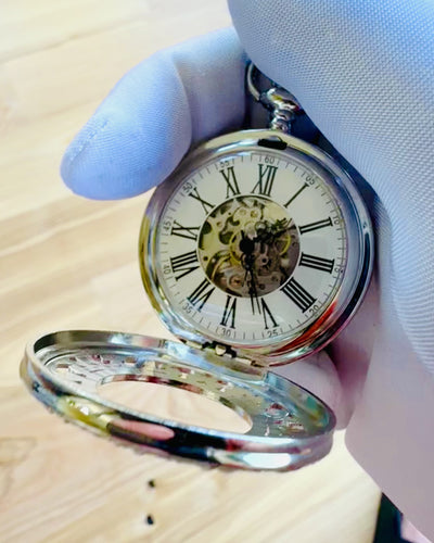 Orologio da tasca in argento "Vintage Elegance" con possibilità di personalizzazione tramite incisione