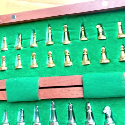 Scacchi Magnetici in Ottone in Scatola di Legno con Incisione Personalizzata