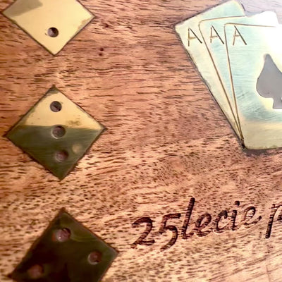 Elegante Set da Gioco con Due Mazzi di Carte e Dadi in Scatola di Legno con Decorazioni in Ottone - Incisione Personalizzata