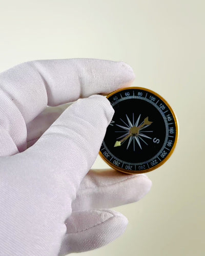 Bussola Compatta da Navigazione con Finitura in Metallo – Must-Have per Ogni Viaggiatore, con Incisione