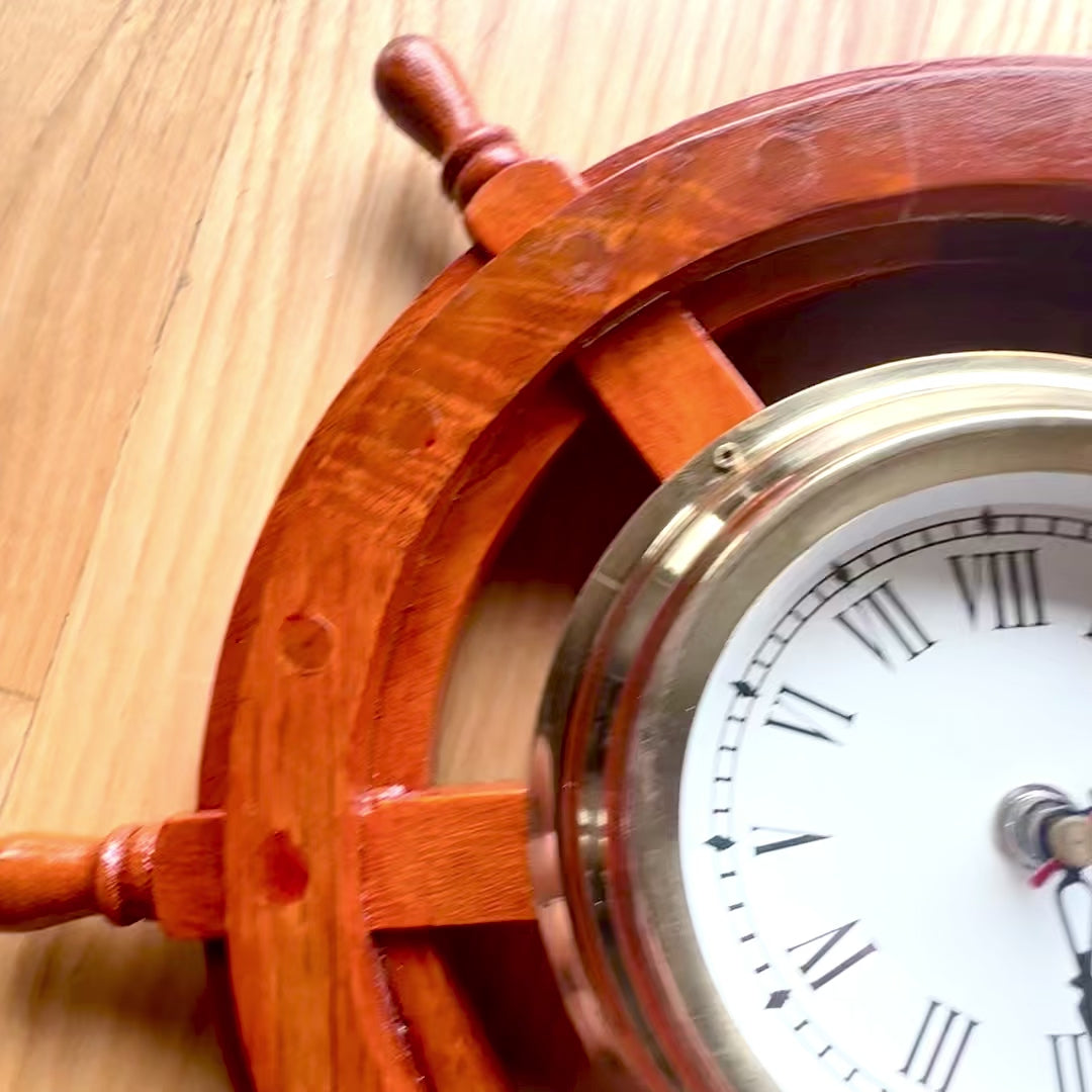 Orologio Marinaro in Ruota del Timone di Legno con Ottone