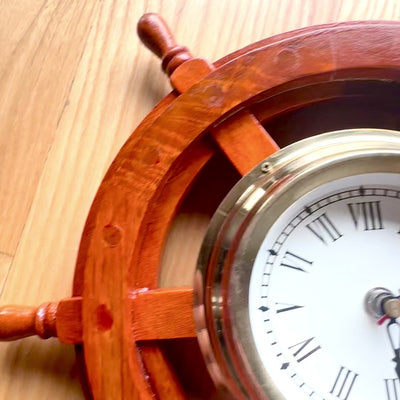 Orologio Marinaro in Ruota del Timone di Legno con Ottone