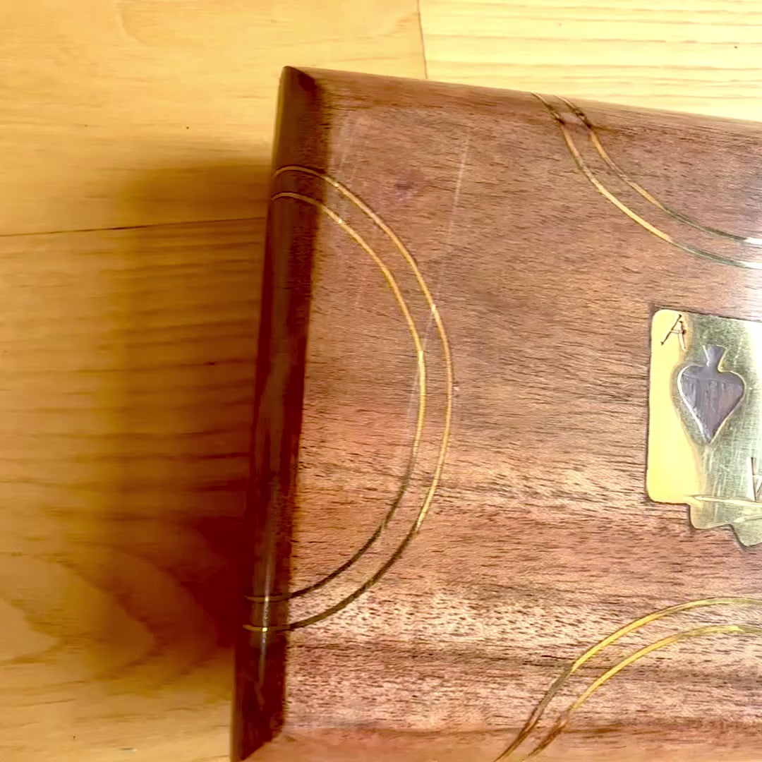 Elegante set di 2 mazzi di carte in scatola di legno con possibilità di incisione personalizzata