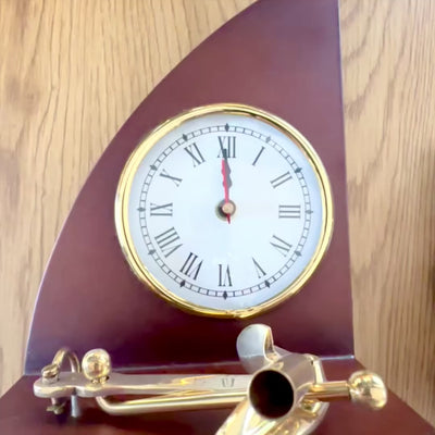 Elegante set da scrivania in stile marinaresco con orologio e portapenne in ottone e legno laccato – Personalizzazione tramite incisione – Regalo ideale per il capo o per un appassionato dello stile vintage – Dimensioni 16 x 12,5 x 23 cm
