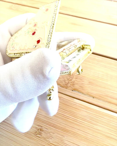 Elegante cofanetto portagioie "Mini Pianoforte - rose classiche" - con opzione di incisione per regalo