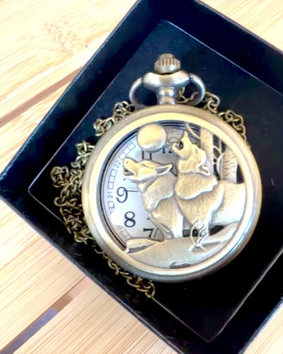 "Luna Wolf" – Orologio da Tasca Elegante con Lupi, possibilità di personalizzazione con incisione per regalo
